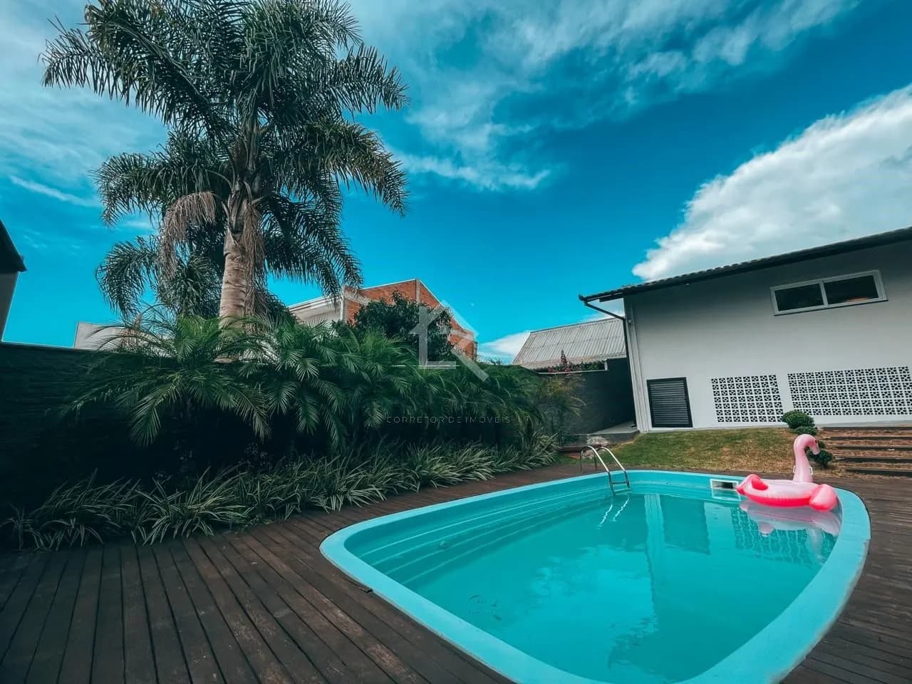 CASA COM 3 SUITES E PISCINA AQUECIDA EM RIO NEGRO PR